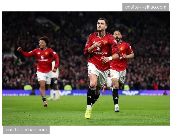 曼联达洛特有望回归 边后卫位置深度增加